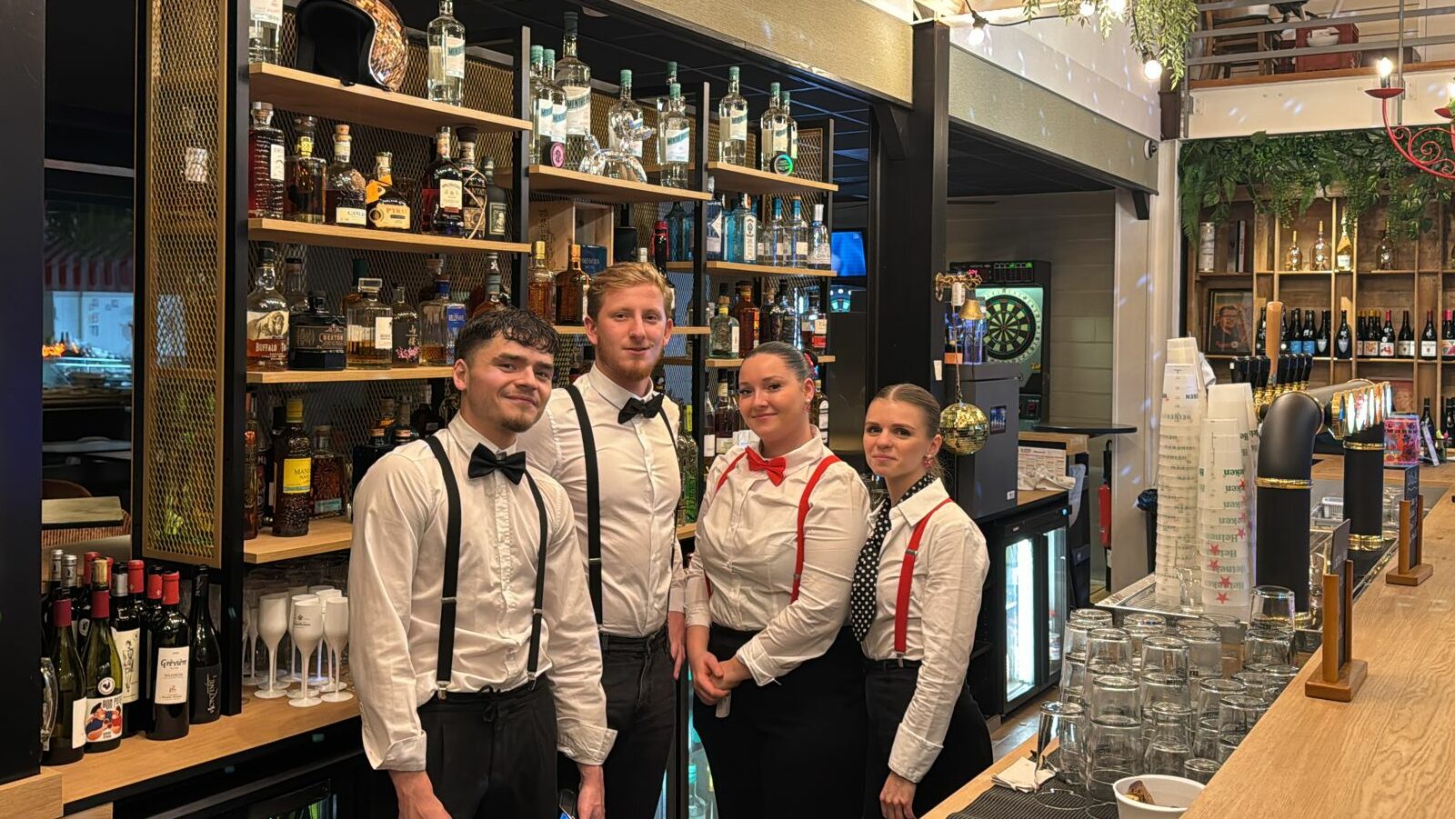 L'équipe du Bar-restaurant La Bringu'ette à Chouchou, 